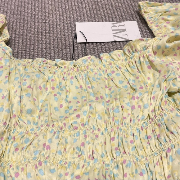Zara Satin Effect Printed Top in Pastel Yellow (XS) - Picture 9 of 9